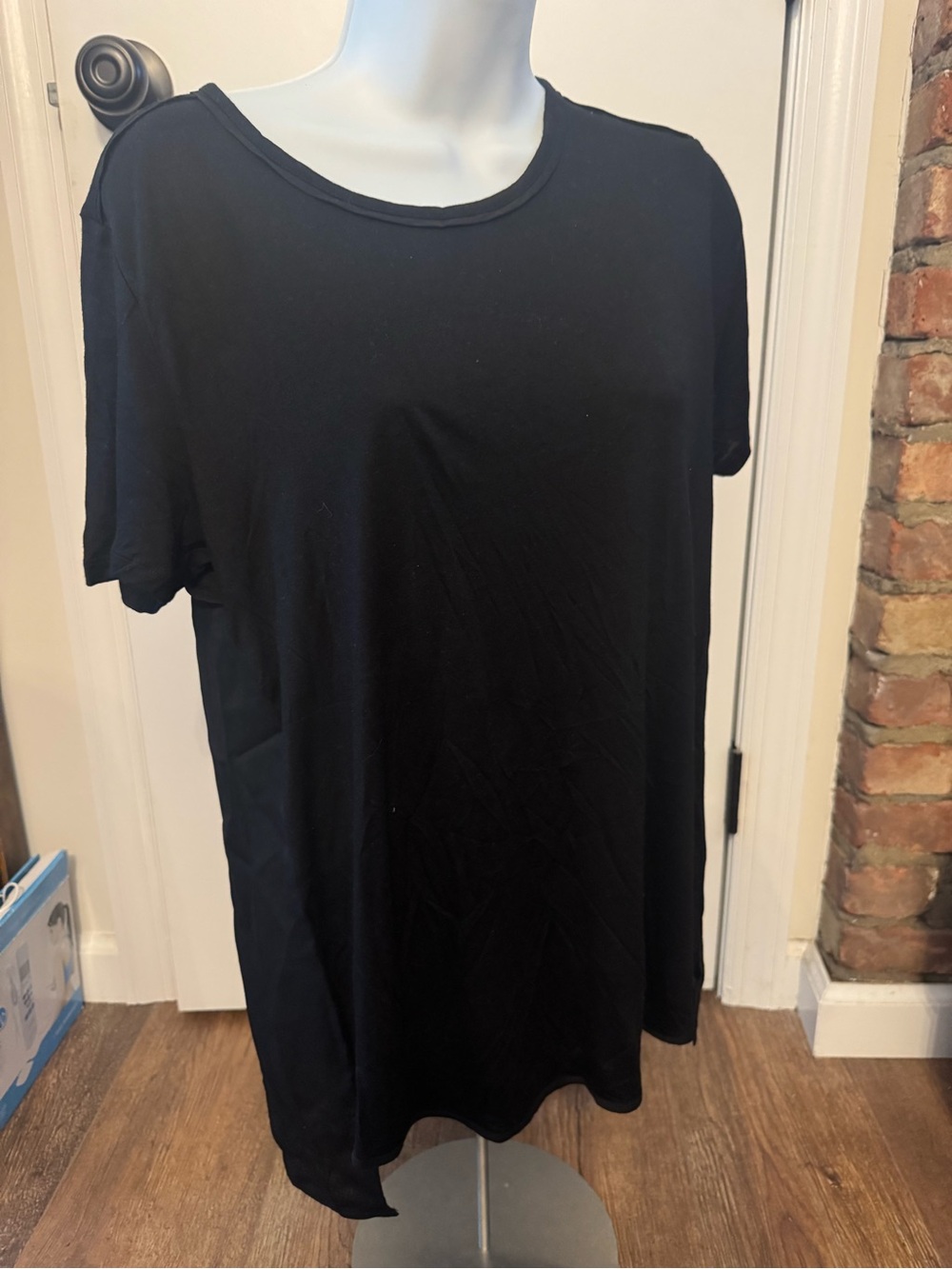Ann Taylor Black Short-Sleeve Crewneck Tee